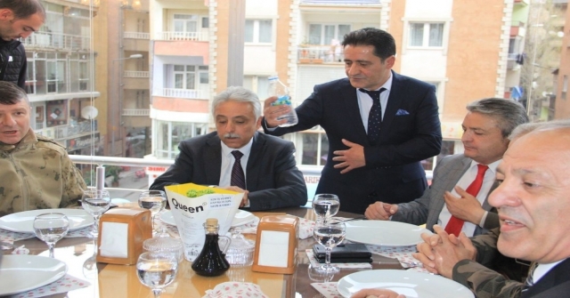 Vali Toprak İki Günde İki İşyeri Açtı