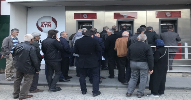Fındık Destek Ödemeleri Hesaplara Yattı, Üreticiler Atmlere Akın Etti