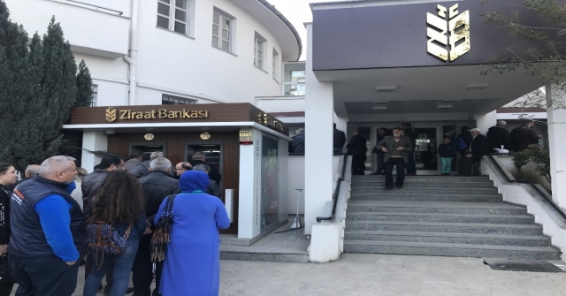 Fındık Destek Ödemeleri Hesaplara Yattı, Üreticiler Atmlere Akın Etti