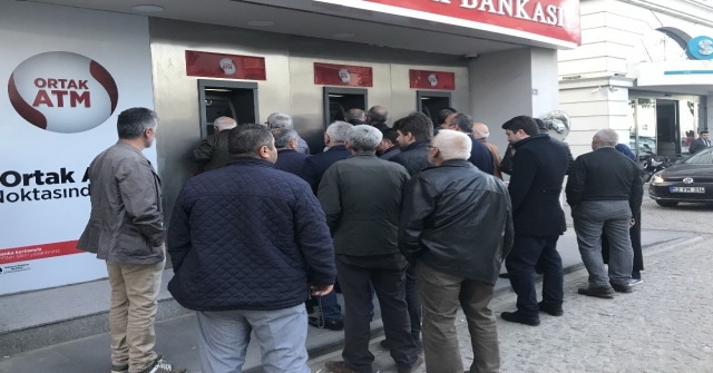 Fındık Destek Ödemeleri Hesaplara Yattı, Üreticiler Atmlere Akın Etti