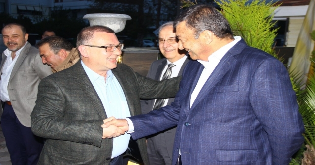 Başkan Adayı Eğinlioğlu, Edremitte İş Adamları İle Buluştu