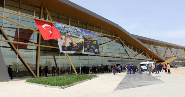 Vanda ‘İnşaat Yapı Makina Ve Mobilya Fuarı Açıldı