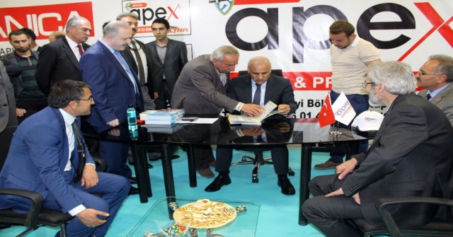 Vanda ‘İnşaat Yapı Makina Ve Mobilya Fuarı Açıldı
