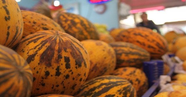 Yaz meyveleri tezgaha düştü