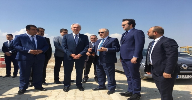 Kütahyaya 300 Kişinin Çalışacağı Yeni Bir Seramik Fabrikası