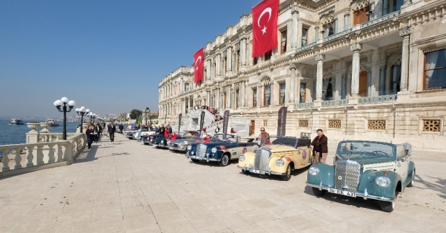 Klasik otomobiller Boğaz'da