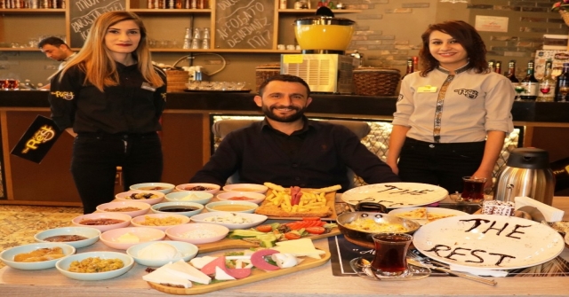 The Rest Coffeeden Zengin Kahvaltı Sofrası