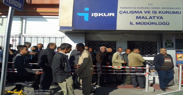 İş-Kurda Mevsimlik İşçi Kuyruğu