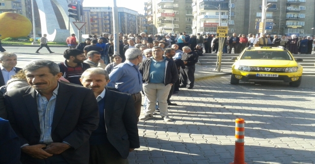 İş-Kurda Mevsimlik İşçi Kuyruğu