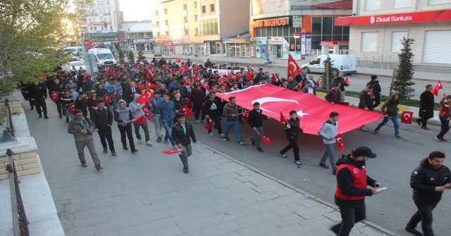 Ağrıda ‘57 Alay Vefa Yürüyüşüne Yüzlerce Kişi Katıldı