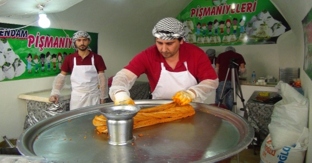 Şanlıurfada İsotlu Pişmaniye Üretiliyor
