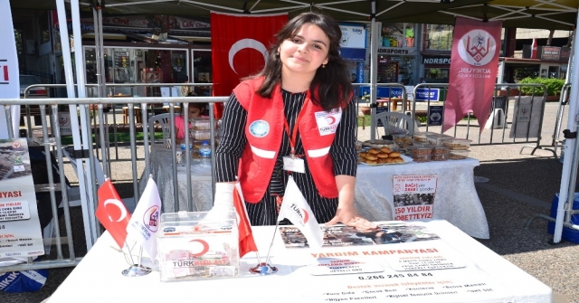 Üniversite Öğrencileri Afrine Destek İçin Kermes Düzenledi.