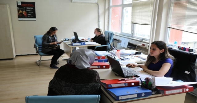 900 Kişilik İş Başvurusuna Metrelerce Kuyruk