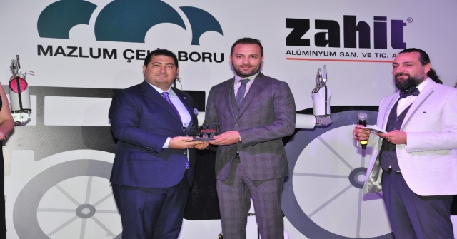 Bossayı Satın Alan İsrafil Uçuruma ‘Yılın İşadamı Ödülü