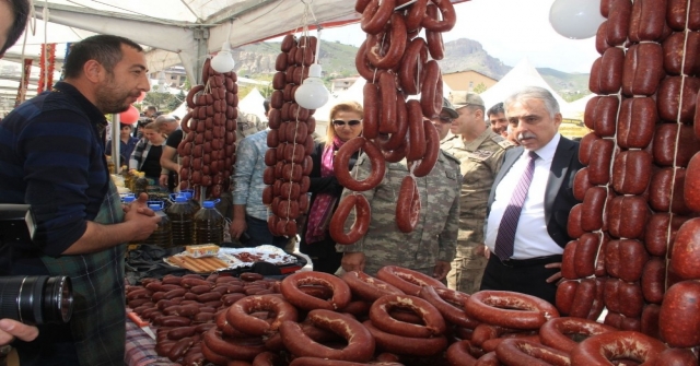 Hakkaride ‘Yöresel Ürünler Fuarı Açıldı