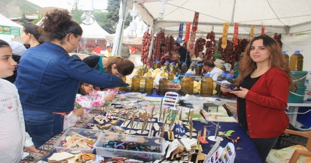 Hakkaride ‘Yöresel Ürünler Fuarı Açıldı