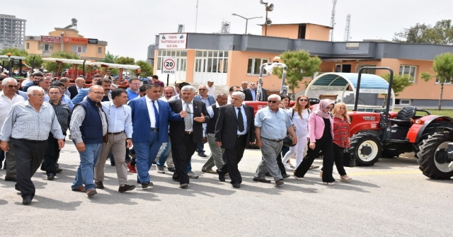 Tarsusta Traktör Pazarı Açıldı