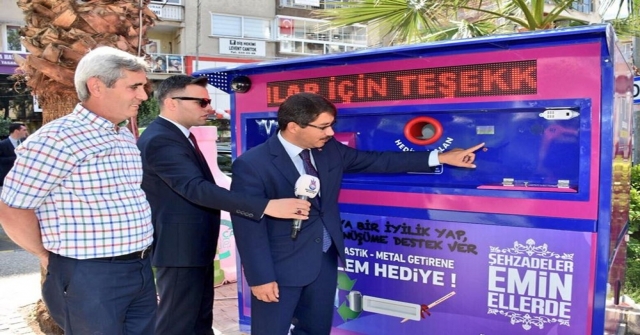 Türkiyede Bir İlk Olan Güneş Enerjili Akıllı Atık Toplama Sistemi