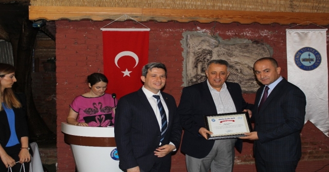 Ödemiş'te 40 yıllık firmalara plaket