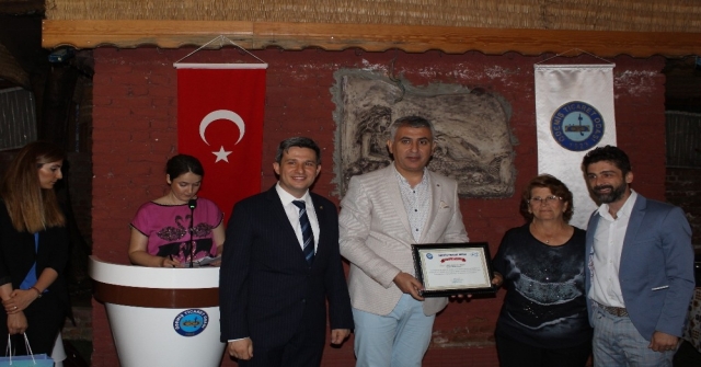 Ödemiş'te 40 yıllık firmalara plaket