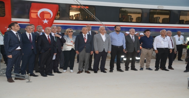 Aliağa-Çandarlı-Bergama Raylı Sistemi İhracat Kapısı Olacak