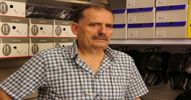 Esnaf Eski Bayramları Mumla Arıyor