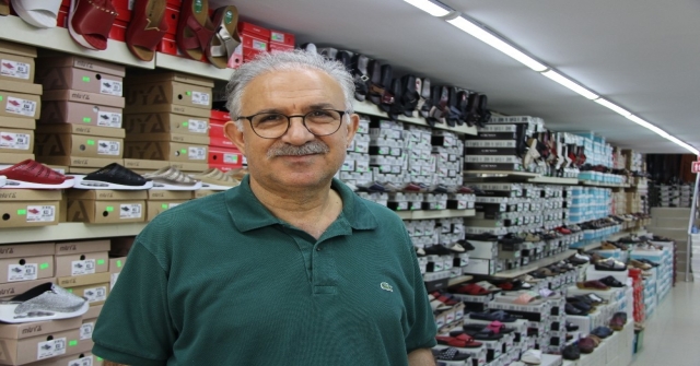Esnaf Eski Bayramları Mumla Arıyor