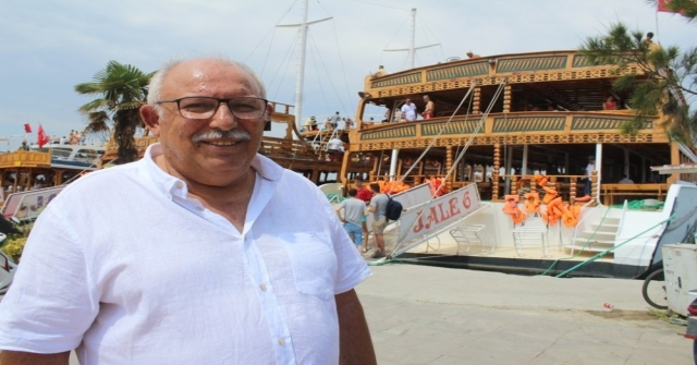 Ayvalıkta Gezi Teknelerinde Bayram Coşkusu