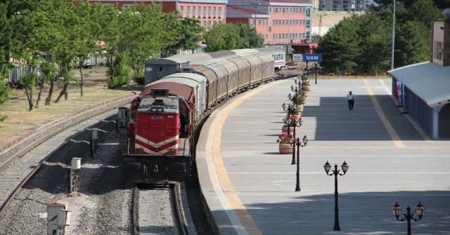 Van-Tebriz Tren Seferleri Yeniden Başladı