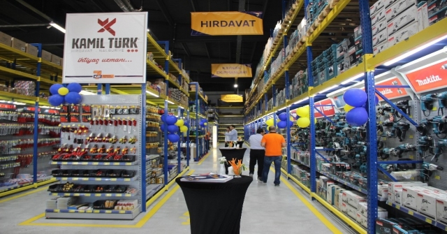Konyanın En Büyük Endüstriyel Yapı Marketi Açıldı