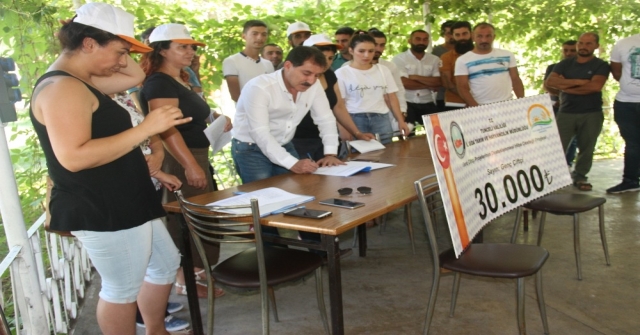 Tuncelide Genç Çiftçilerle Hibe Sözleşmesi İmzalandı