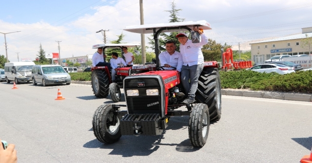 Girişimci Mehmet Şimşeker 'milli traktör'ü çizdi ve üretti