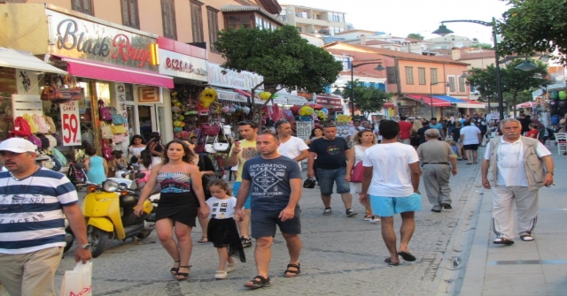 Çeşme, Eylül Ayında Da Dopdolu Ve Hareketli