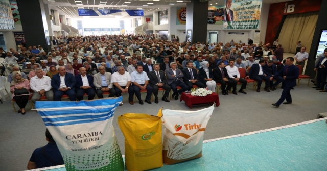 Büyükşehirden Bin 500 Çiftçiye Yem Bitkisi Tohumu Desteği