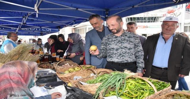 Köylü Ürünler Tezgahlarına Vatandaşlardan Yoğun İlgi