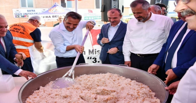 Protokol Biçerdöverle Çeltik Hasadı Yaptı