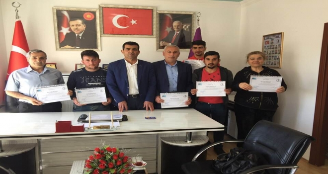 Acıgölde Girişimcilik Kursuna Katılanlara Sertifikaları Verildi