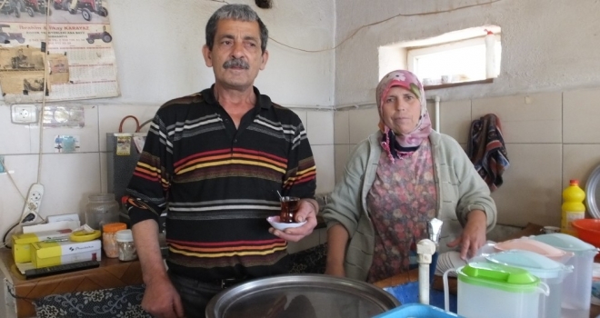 Burhaniyede Karı Koca Kahvecilik Yapıyor