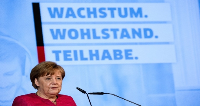 Merkel Rekabet Kurumlarını Abdye Karşı Harekete Çağırdı