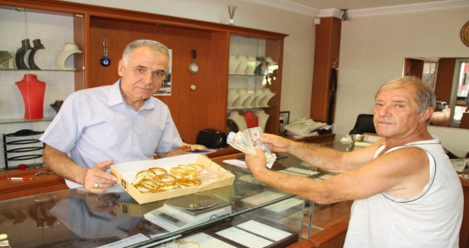 Torbalı'da iki günde 20 kilo altın ve 500.000 dolar bozduruldu