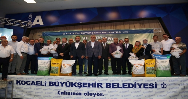 Büyükşehirden Bin 500 Çiftçiye Yem Bitkisi Tohumu Desteği