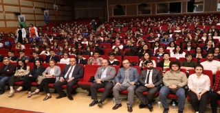 Halı Sektörü Geleceğini Oyluyor