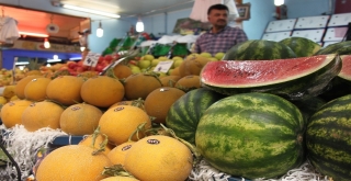 Yaz meyveleri tezgaha düştü