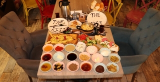 The Rest Coffeeden Zengin Kahvaltı Sofrası
