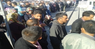 İş-Kurda Mevsimlik İşçi Kuyruğu