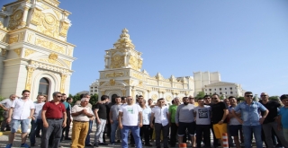 1.4 Milyar Dolarlık Mardan Palaceanın Önünde İşçinin Alacaklı Eylemi