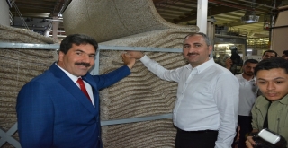 Adalet Bakanı Gül Halı Dokudu